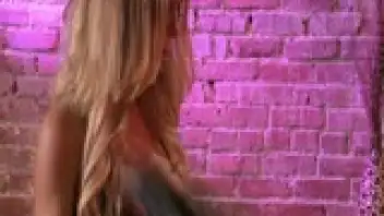 Nicole Aniston findet die perfekte Begleiterin