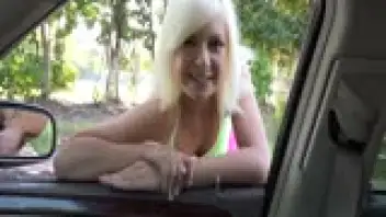 This blonde's getting screwed in a car...