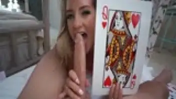 Cali Carter a les cartes en main pour le faire jouir